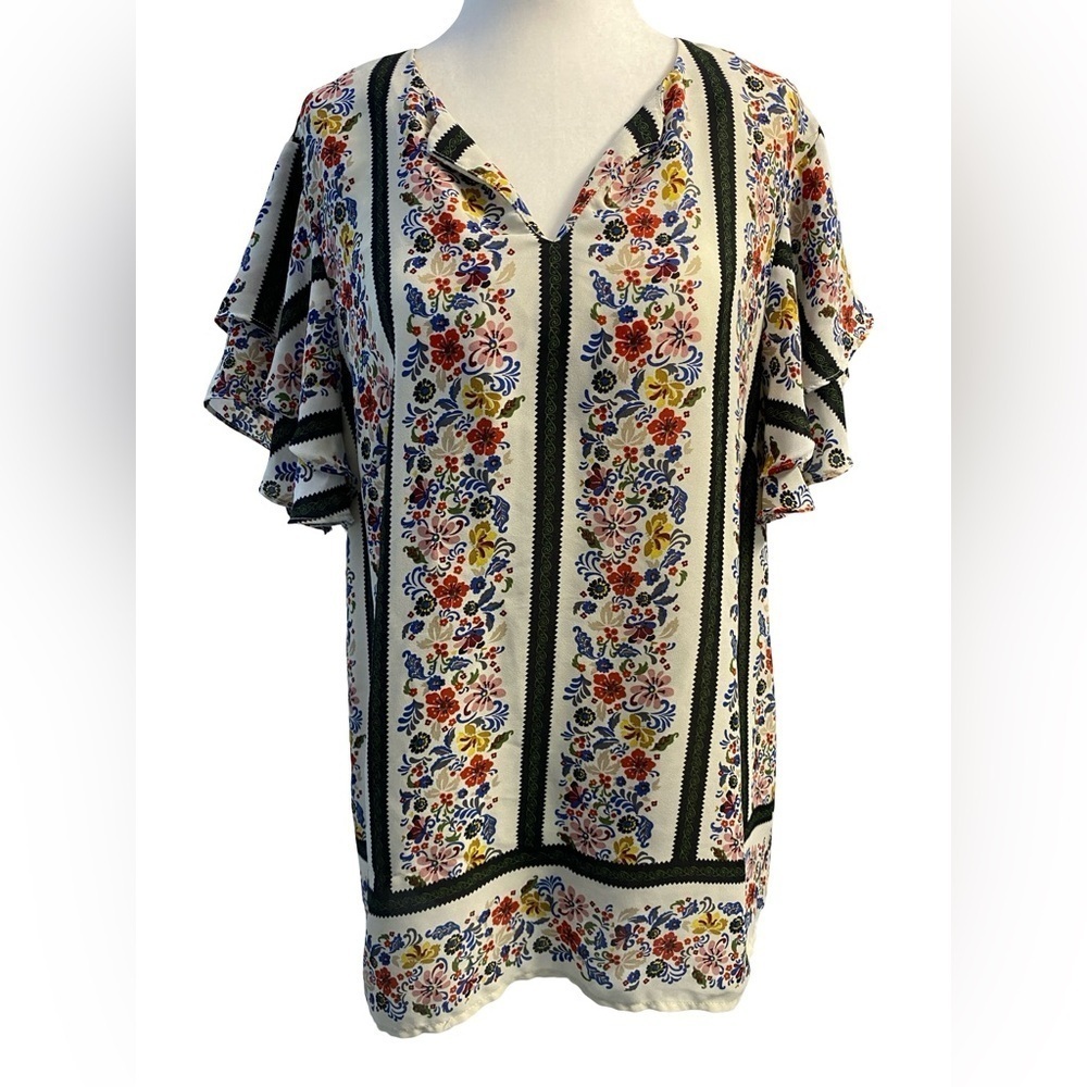 Faith & Joy Floral Blouse With Ruffle Sleeves Size
M Pit 20 Pulls In Fabric